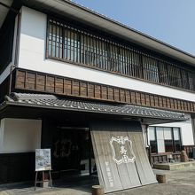 茶寮は2階です。