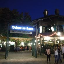 屋外レストランが多数