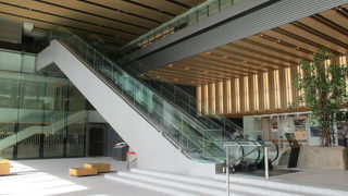 東京駅から洋館を見ながら歩いて行く、素敵な創作イタリアンの店でした。