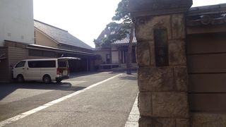 バス通りに面しているが静か。