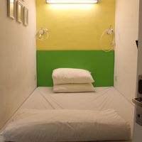 ドアを開けたらベッドがどんと