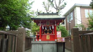 赤い小さなご本殿