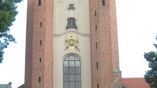 高い2本の塔が美しい姿です。