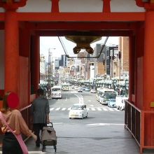 楼門の西は四条通です