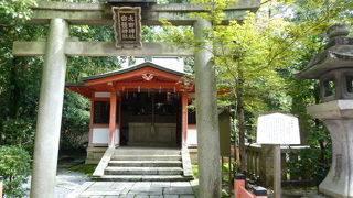 小さな社なので見逃さない様にしましょう！