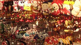 京都らしいちりめん小物がいろ並ぶショップ