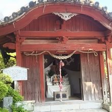 売店内にある祠
