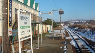 日高本線の旅も終盤、アポイ岳山塊も見える