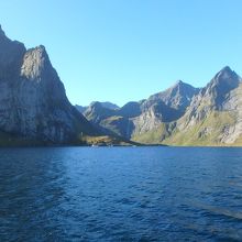 フィヨルドの奥が見えてくる