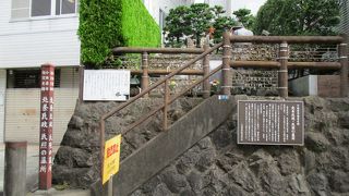 目立たない場所にあります