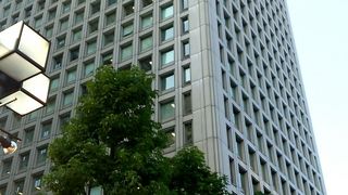 日比谷公園のすぐ脇にあるオフィスビル