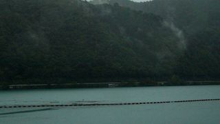 御嶽山麓のエメラルドグリーンの人造湖