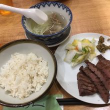牛たん定食　1650円（税込み1782円）