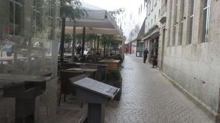 旧市街の中では割と地味で落ち着いた感じがした通りでした