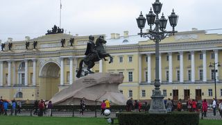 ピョートル大帝の青銅の騎士像がある広場。
