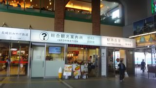 観光客にありがたいガイドスポットです。