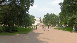 プーシキンの銅像が建つ公園