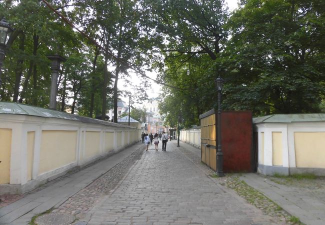 ドストエフスキーやチャイコフスキーが眠る墓地