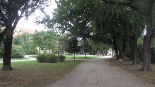 地元の方々のための子供も遊ぶ公園という印象でした