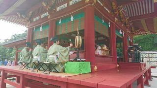 結婚式をやってました