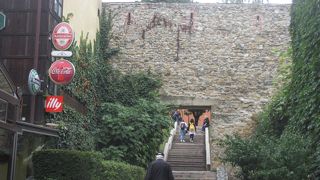 オパトヴィナ通りとトゥカルチチェヴァ通りを結ぶ階段です