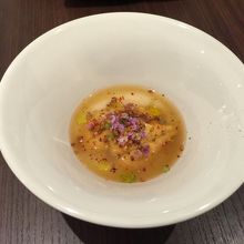 馬糞ウニとホワイトアスパラの冷静スープ