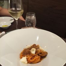 パスタ（2） アマトリチャーナ、モッツァレラを乗せて