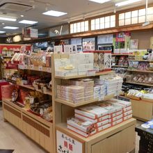 各種、お土産も揃っています。
