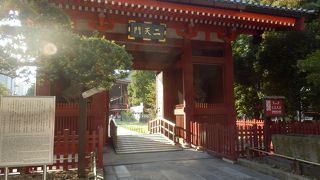 浅草神社近くの門