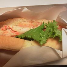 ズワイガニのサンドです．