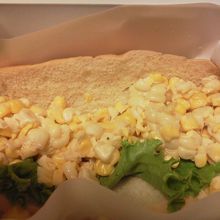 コーンのサンドです．白と黄色のコーンが入っています．