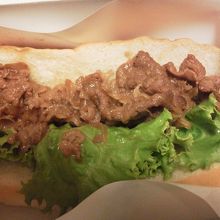 お肉のサンドです．