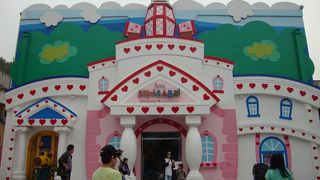 チャイナタウンの隣にあるメルヘンチックな童話村