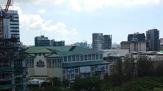 アヤラセンターと棟続きの地元デパートです。