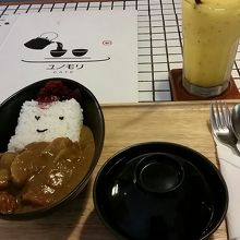 カレーライスとマンゴ～シェーク　ちょっと高目