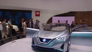 高級感あるカーブランドのショールーム