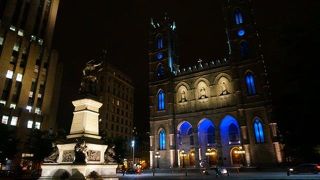 ノートルダム大聖堂の目の前