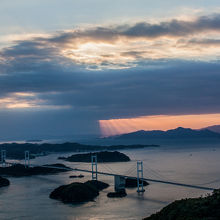 夕日と来島海峡大橋のコラボレーション