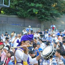 オープニングはエイサー