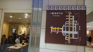 とても広い地下街