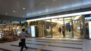 JR大阪駅北側の大型商業施設