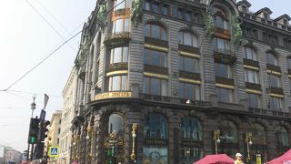 ネフスキー大通りで目立つビル