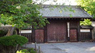 まさか高校の門に