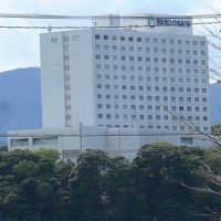 ホテル左手の周りは海です