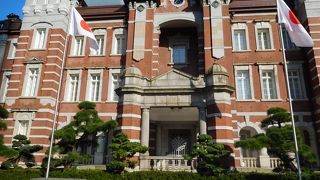 風格のある赤レンガ駅舎