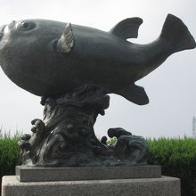 世界一大きなふくの像