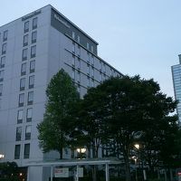 駅のロータリーに面してます。