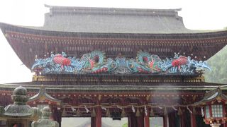 楼門には登龍門伝説をモチーフ・・・