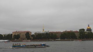 サンクトペテルブルグの景色を彩る川