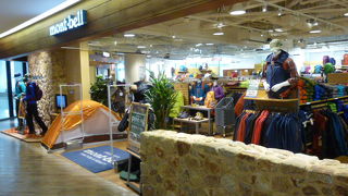 アウトドア系以外のデザインも豊富。